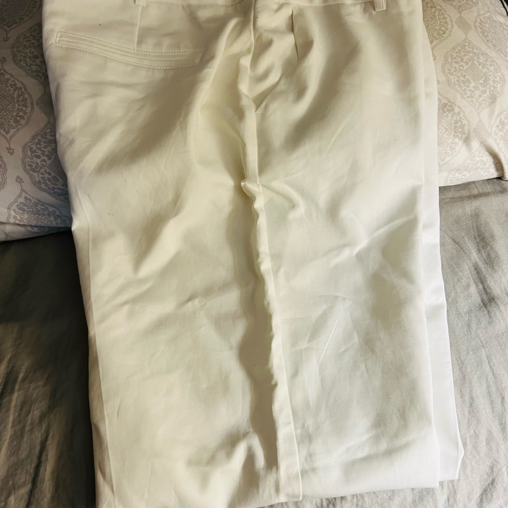Brand new without tag White Worthington Modern fit pants.